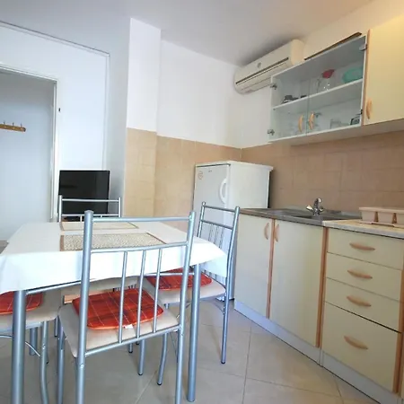 Ferienwohnung Fuer 3 Personen Ca 50 Qm In Milcetici, Kvarner Bucht Krk アパート マリンスカ